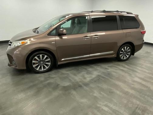 2018 Toyota Sienna Limited Premium