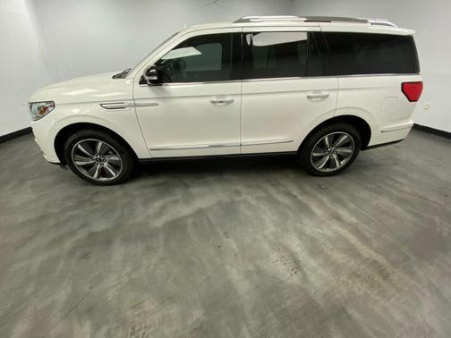 White Platinum Metallic Tri-Coat 2019 Lincoln Navigator Reserve