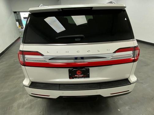 White Platinum Metallic Tri-Coat 2019 Lincoln Navigator Reserve