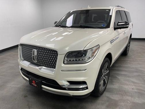 White Platinum Metallic Tri-Coat 2019 Lincoln Navigator Reserve
