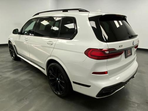 2022 BMW X7 M50i