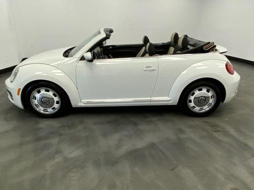 Pure White/Beige Roof 2018 Volkswagen Beetle 2.0T Coast