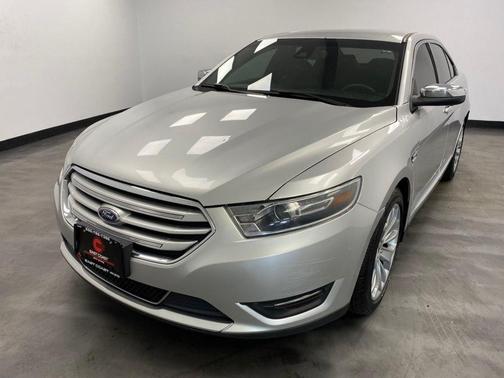 Ingot Silver Metallic 2019 Ford Taurus Limited