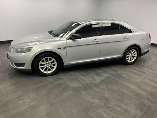 2013 Ford Taurus SE