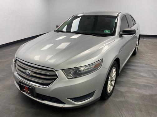2013 Ford Taurus SE