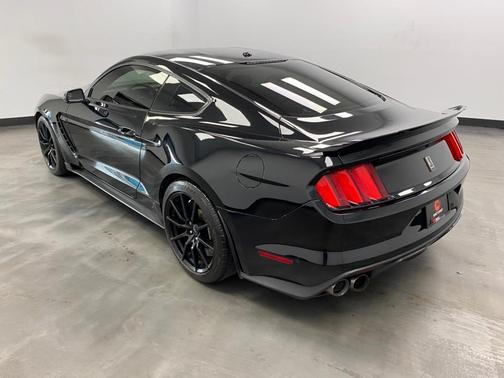 2017 Ford Shelby GT350 Base