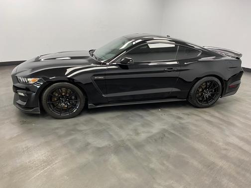 2017 Ford Shelby GT350 Base