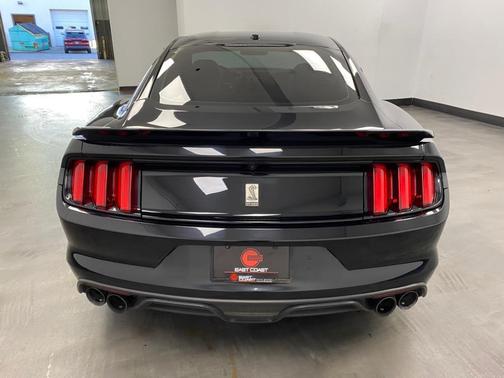 2017 Ford Shelby GT350 Base