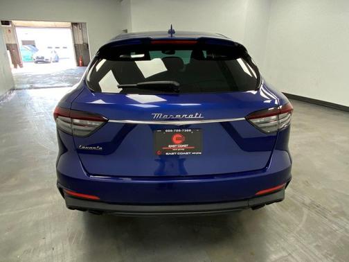 Blu Nobile Tri-Coat 2022 Maserati Levante Modena