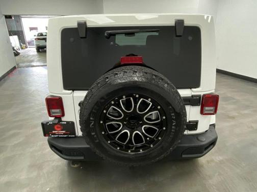 Bright White Clearcoat 2018 Jeep Wrangler JK Unlimited Sport