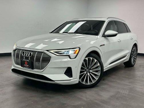 Glacier White Metallic 2019 Audi e-tron Premium Plus