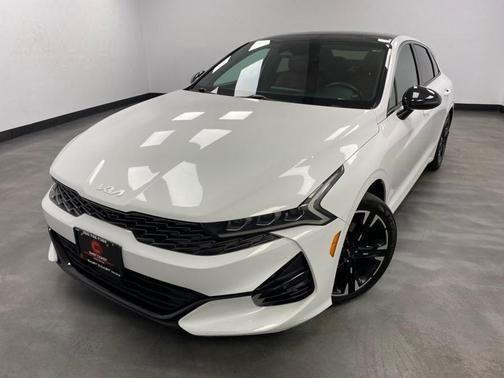 Glacial White Pearl 2022 Kia K5 GT-Line