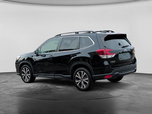 Crystal Black Silica 2024 Subaru Forester Limited