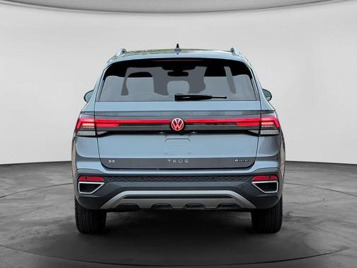 Platinum Gray Metallic 2025 Volkswagen Taos 1.5T SE