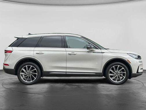 Pearl Metallic 2024 Lincoln Corsair Premiere