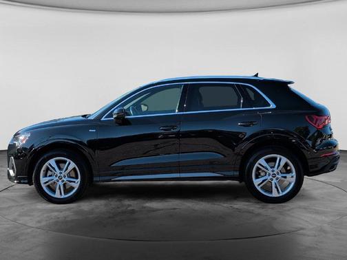 Mythos Black Metallic 2023 Audi Q3 45 S line Premium
