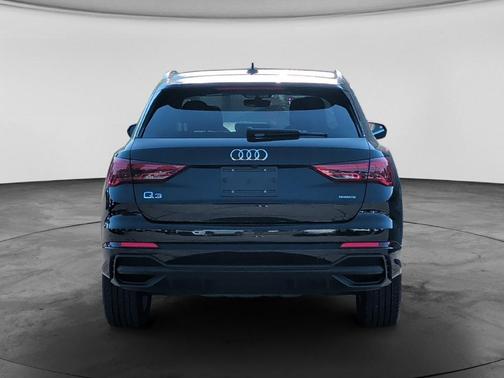 Mythos Black Metallic 2023 Audi Q3 45 S line Premium