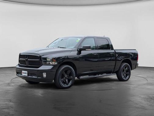 Brilliant Black Crystal Pearlcoat 2018 RAM 1500 Big Horn
