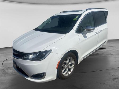 Bright White Clearcoat 2019 Chrysler Pacifica Limited