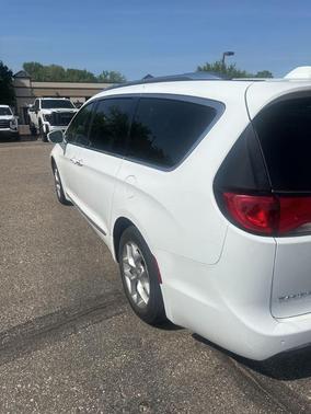 Bright White Clearcoat 2019 Chrysler Pacifica Limited