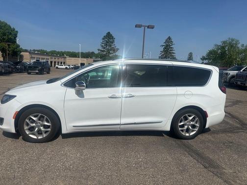 Bright White Clearcoat 2019 Chrysler Pacifica Limited