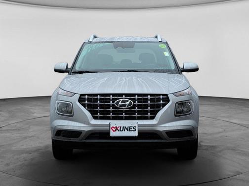 Shimmering Silver 2025 Hyundai VENUE SEL