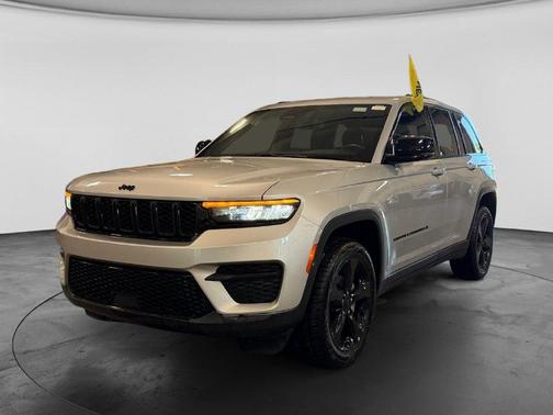 Silver Zynith 2023 Jeep Grand Cherokee Altitude