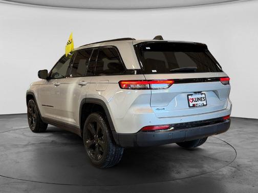 Silver Zynith 2023 Jeep Grand Cherokee Altitude
