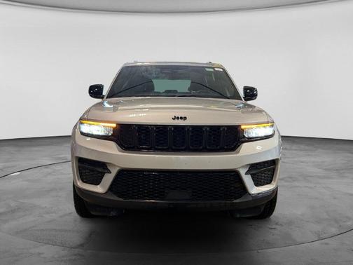 Silver Zynith 2023 Jeep Grand Cherokee Altitude