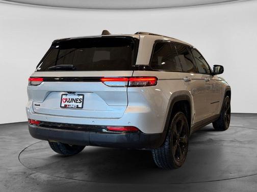 Silver Zynith 2023 Jeep Grand Cherokee Altitude