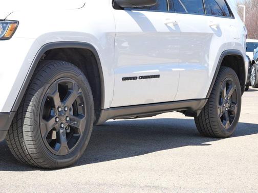 Bright White Clearcoat 2019 Jeep Grand Cherokee Laredo