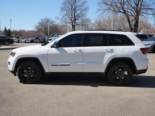 Bright White Clearcoat 2019 Jeep Grand Cherokee Laredo