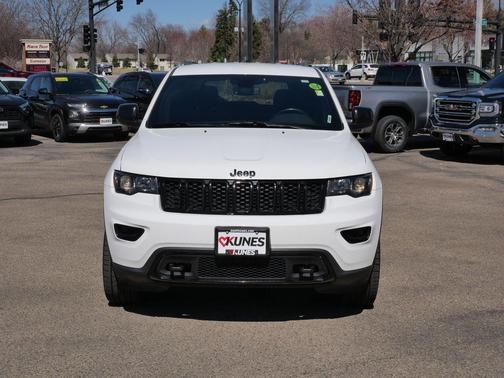 Bright White Clearcoat 2019 Jeep Grand Cherokee Laredo