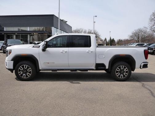 Summit White 2023 GMC Sierra 2500 AT4