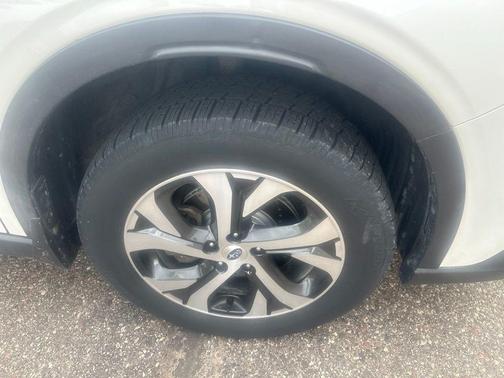 Crystal White Pearl 2020 Subaru Outback Limited