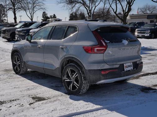 2024 Volvo XC40 B5 Core