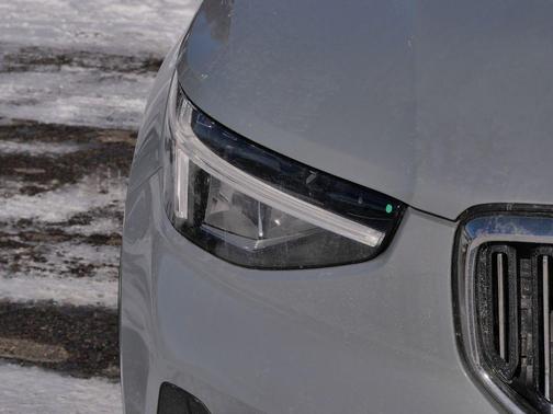 2024 Volvo XC40 B5 Core