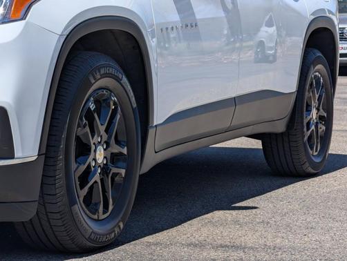 Summit White 2019 Chevrolet Traverse LT Cloth