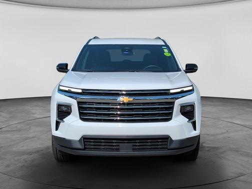 Summit White 2025 Chevrolet Traverse LT