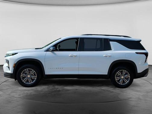 Summit White 2025 Chevrolet Traverse LT