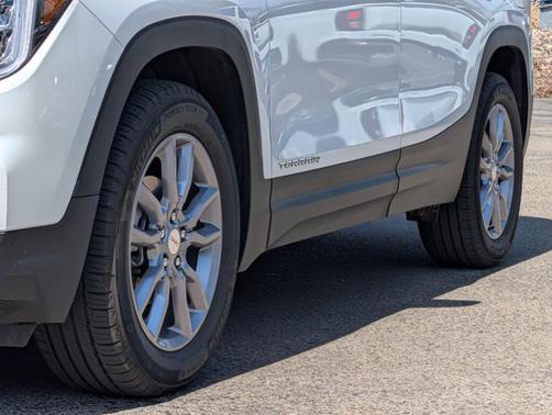 White Frost Tri-Coat 2023 GMC Terrain SLT