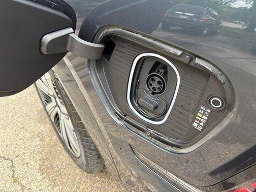 Deep 2025 Cadillac Escalade IQ Luxury 2