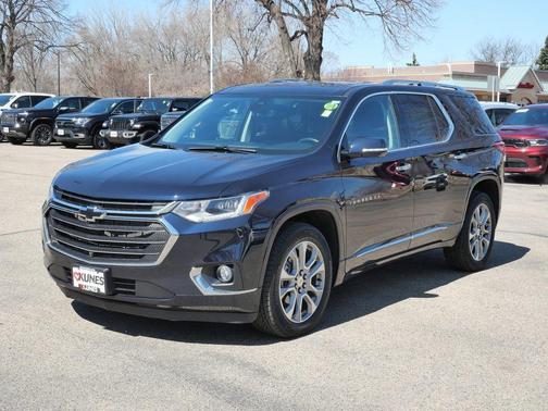 Midnight Blue Metallic 2020 Chevrolet Traverse Premier