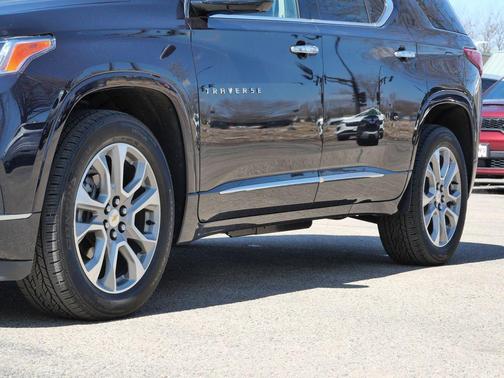 Midnight Blue Metallic 2020 Chevrolet Traverse Premier
