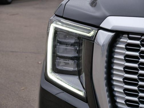 Black Metallic 2022 GMC Yukon Denali