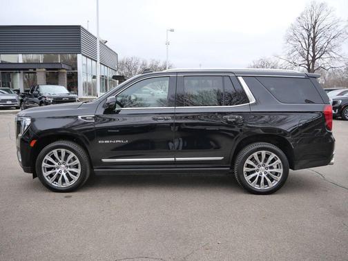 Black Metallic 2022 GMC Yukon Denali