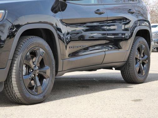 Diamond Black 2019 Jeep Cherokee Latitude Plus