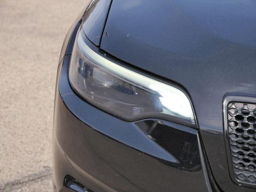 Diamond Black 2019 Jeep Cherokee Latitude Plus