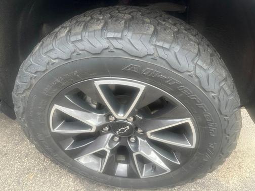 Black 2022 Chevrolet Suburban Z71