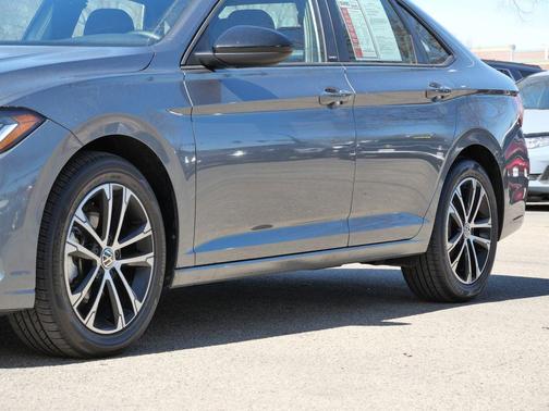 Platinum Gray Metallic 2025 Volkswagen Jetta 1.5T Sport